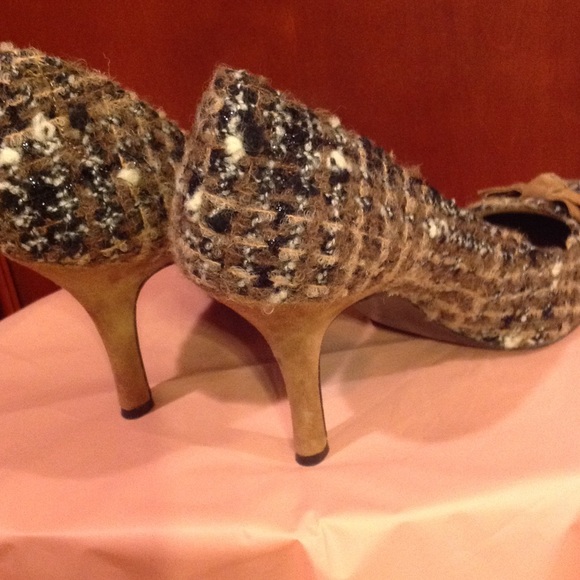 Bandolino Neutral Tweed Heels NWOT - Picture 3 of 8